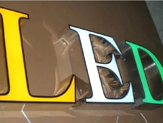 桐庐介绍LED招牌的基础知识。